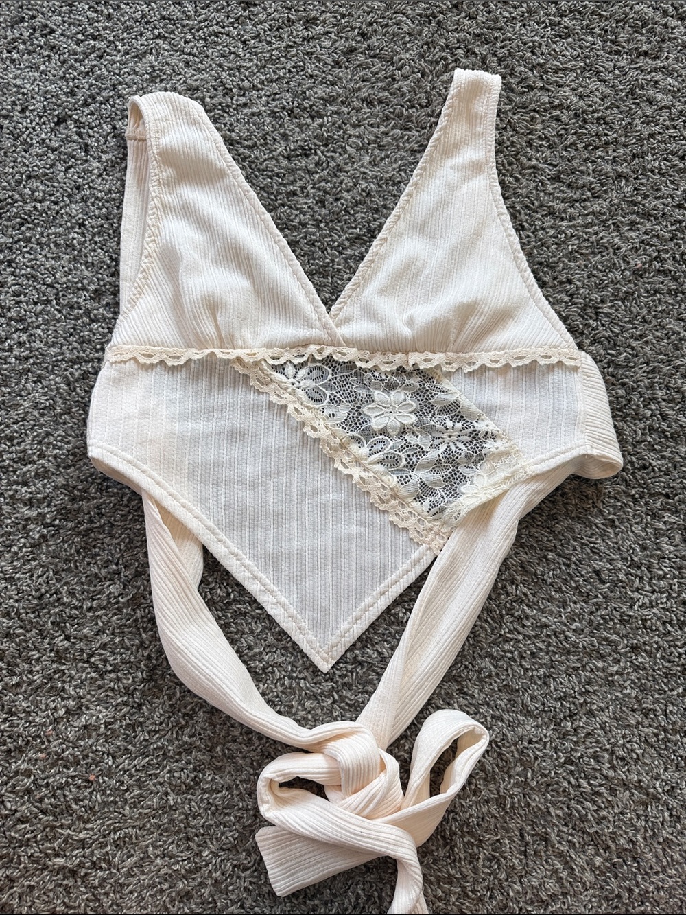Cider Ribbed Lace-Trim Bandeau in Cream